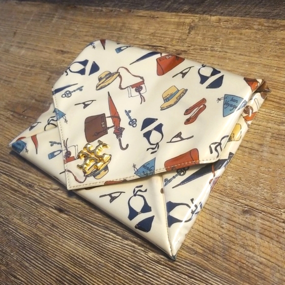 Tory Burch Handbags - Tory Burch Silk/Plastic Envelope Clutch Beach Brown/Cream/Blue/Gold Monogra Snap
